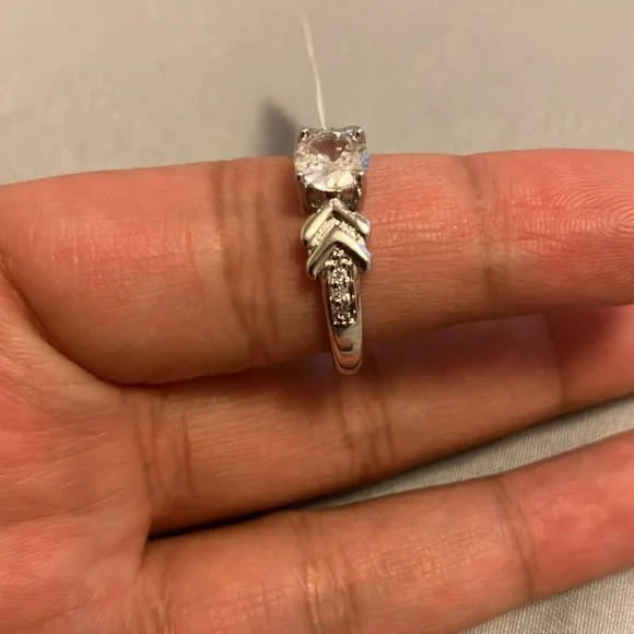 🌸 3/$15 Zircon silver plated ring - Picture 11 of 15